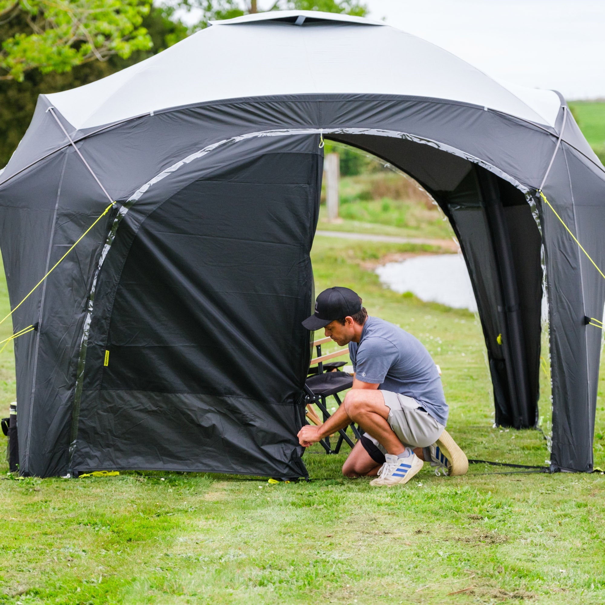 chemija tarp dvieju zmoniu Zempire Speedbase 2 Air Gazebo
