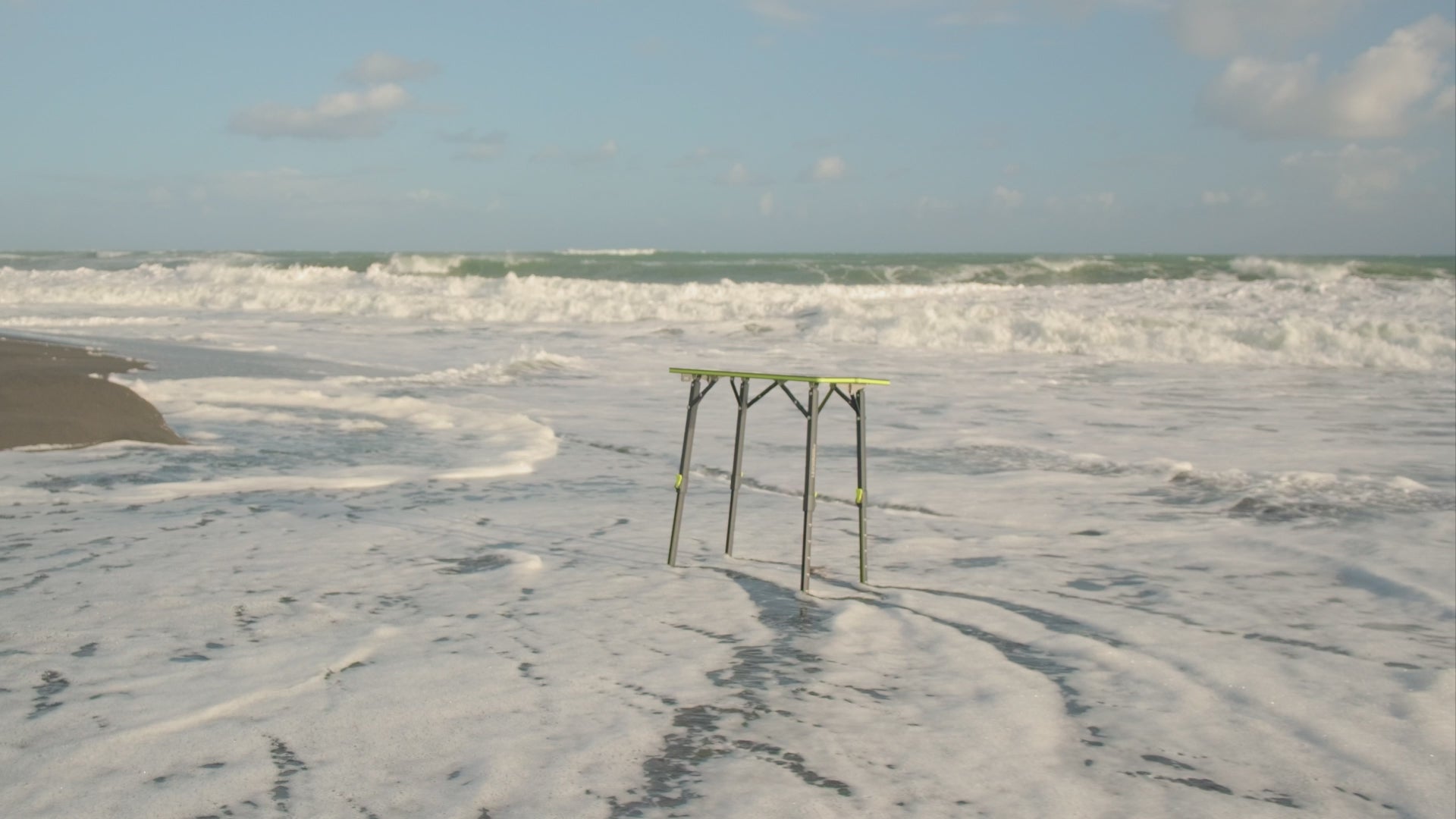 Load video: Zempire Hexolite 60 camping table