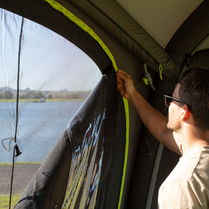 Roadiebase Deluxe Wall S3 Way Windows 1